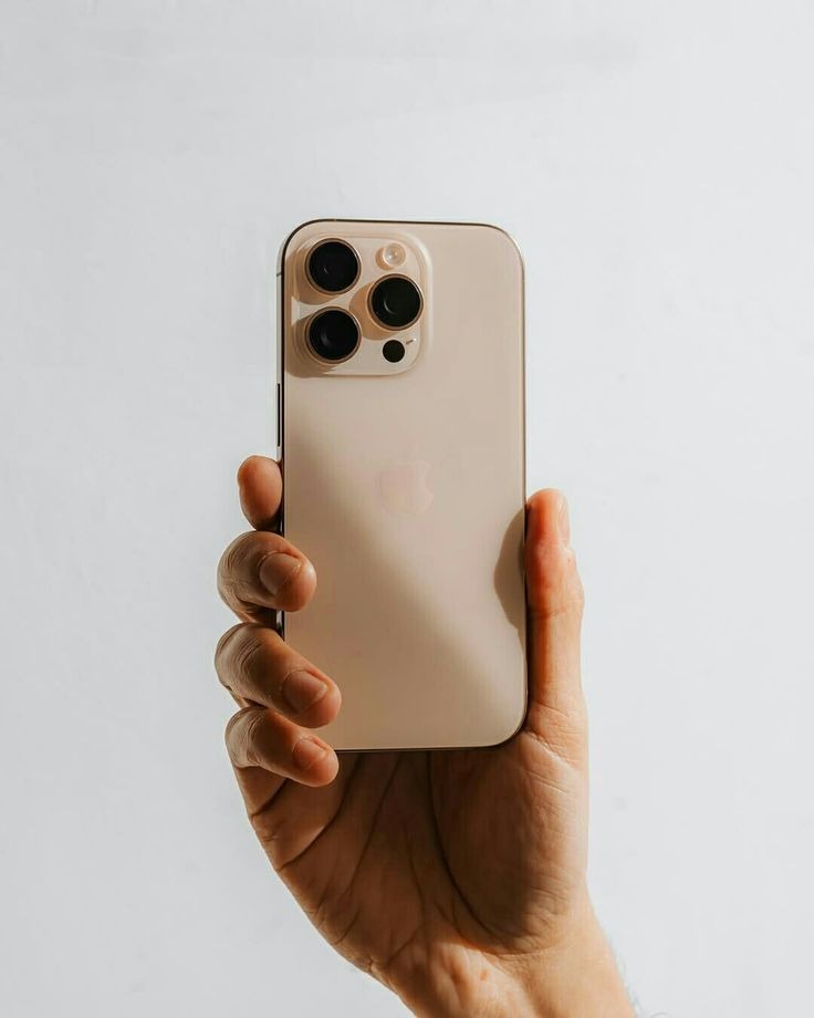 iPhone w dłoni - My Apple Service